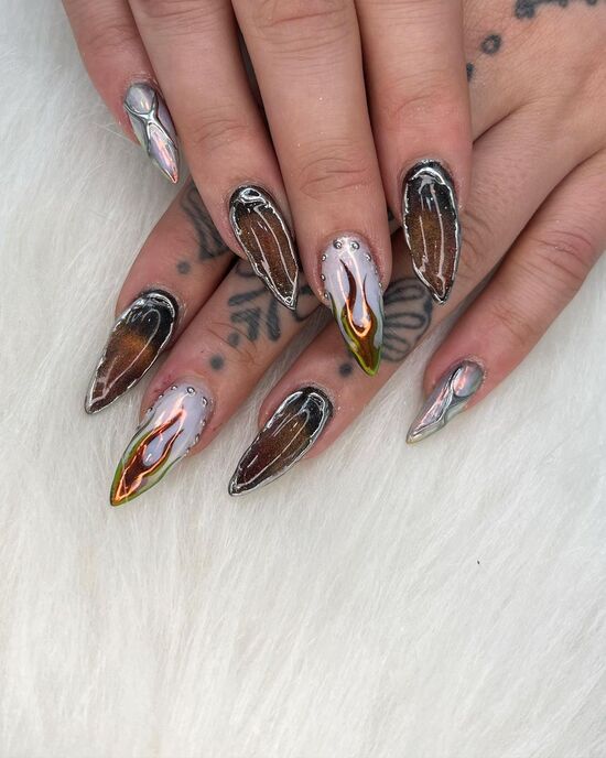 Trending Fall Nails chrome nails